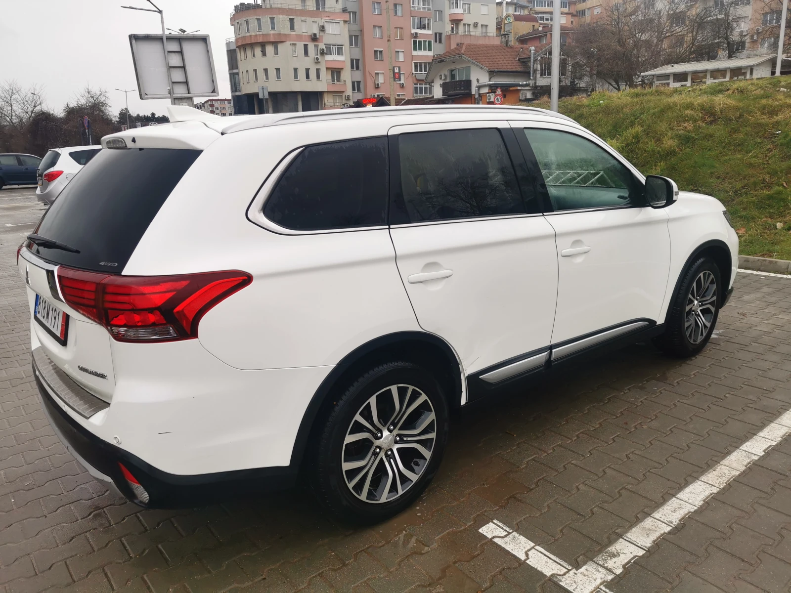 Mitsubishi Outlander 2.0 150 к.с. 4х4, газ, автомат, 98000 км, наличен, снимка 4 - Автомобили и джипове - 53819336