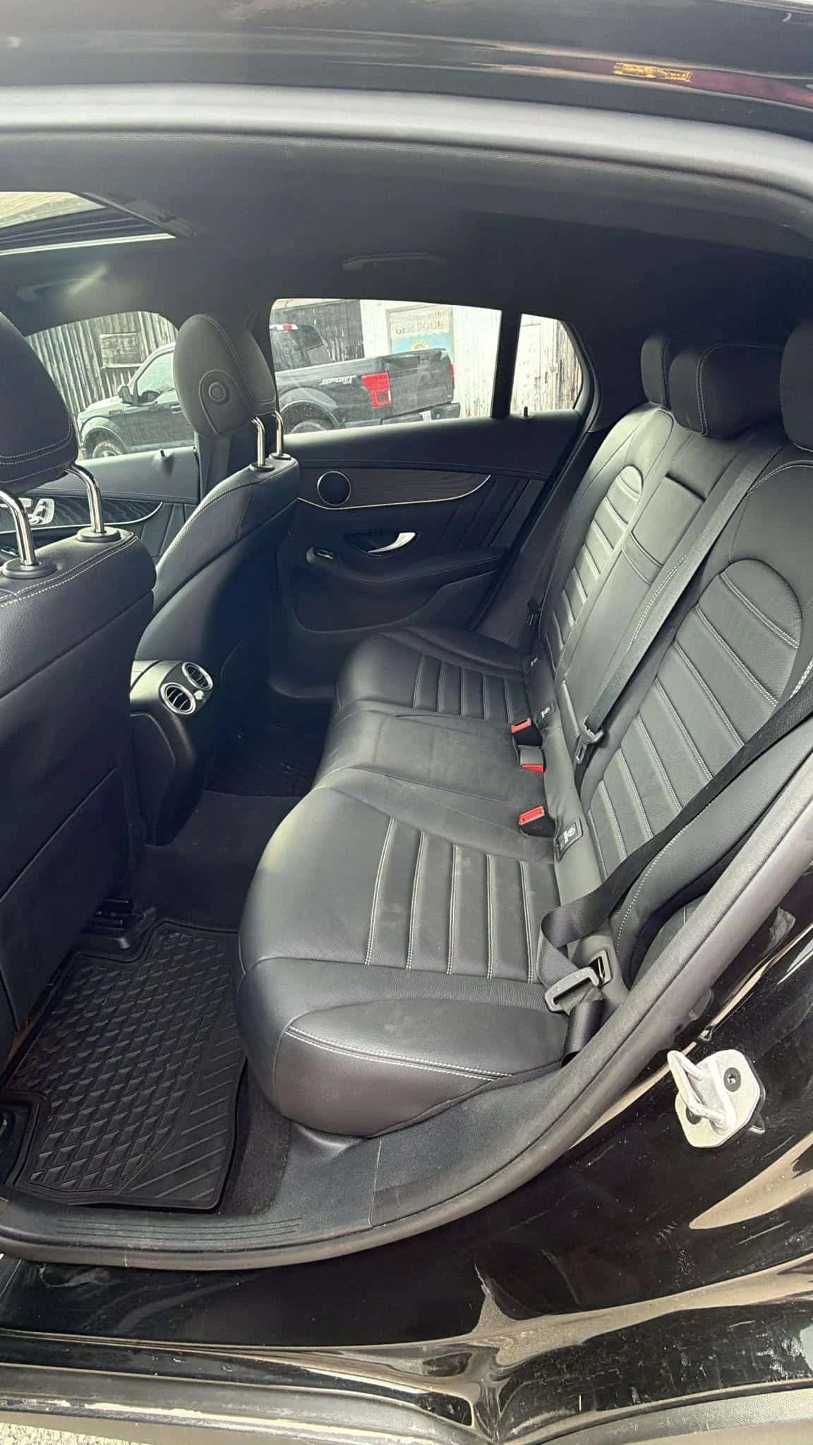 Mercedes-Benz GLC 300 COUPE/CARFAX/ПАНОРАМА/ВТОРИ ГУМИ И ДЖАНТИ, снимка 7 - Автомобили и джипове - 53979378