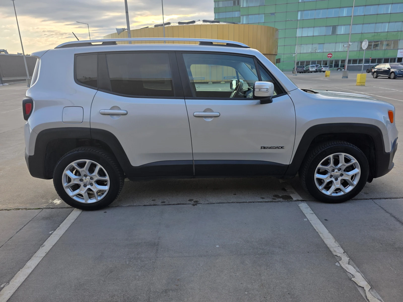 Jeep Renegade 2.0 MultiJet-4x4-Automatic-Limited, снимка 4 - Автомобили и джипове - 54142840