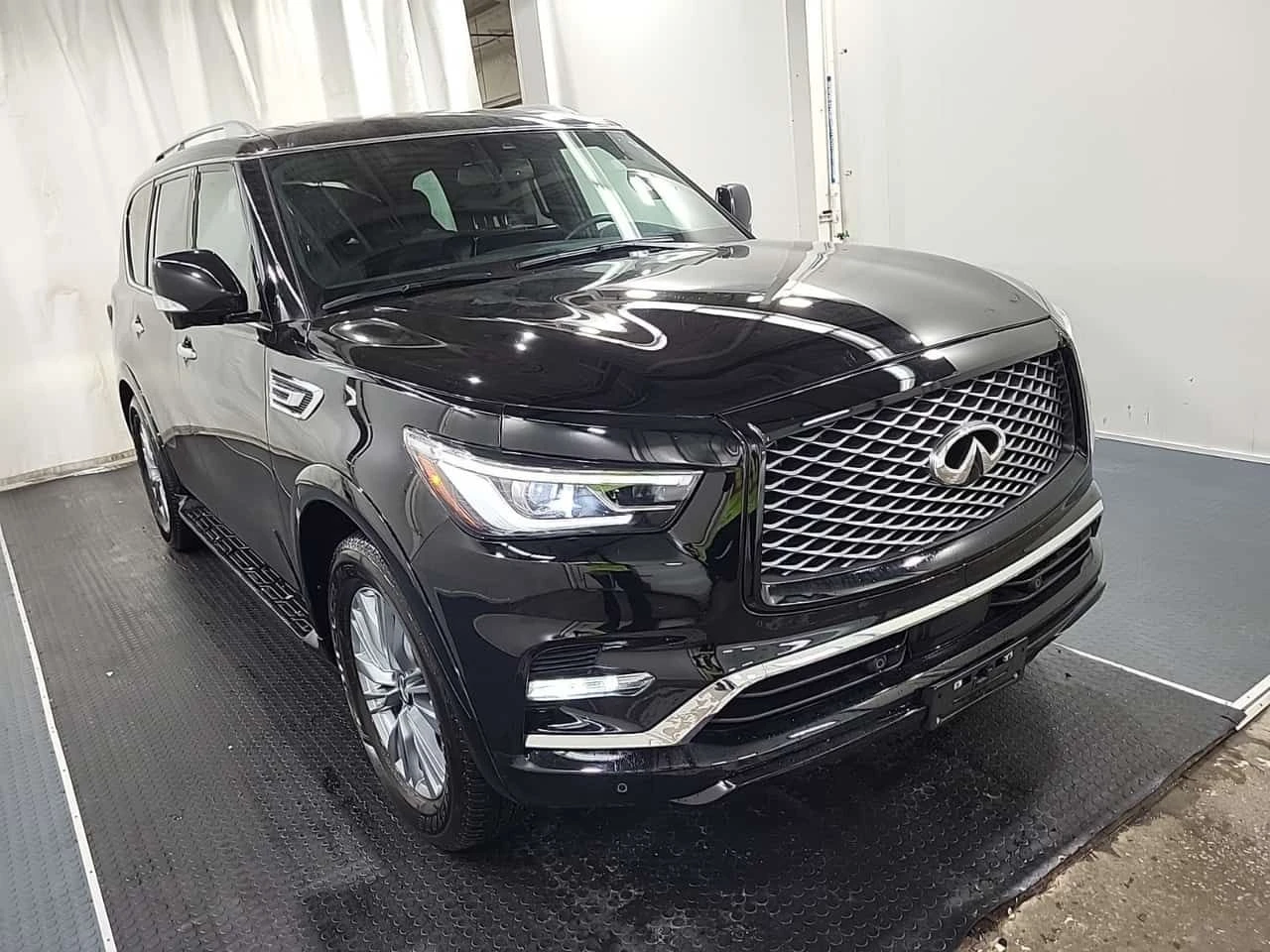 Infiniti QX80 LUXE| ОТ ПРЕДСТАВИТЕЛСТВО| DISTR| 2 КЛЮЧА| CARFAX, снимка 2 - Автомобили и джипове - 54497442