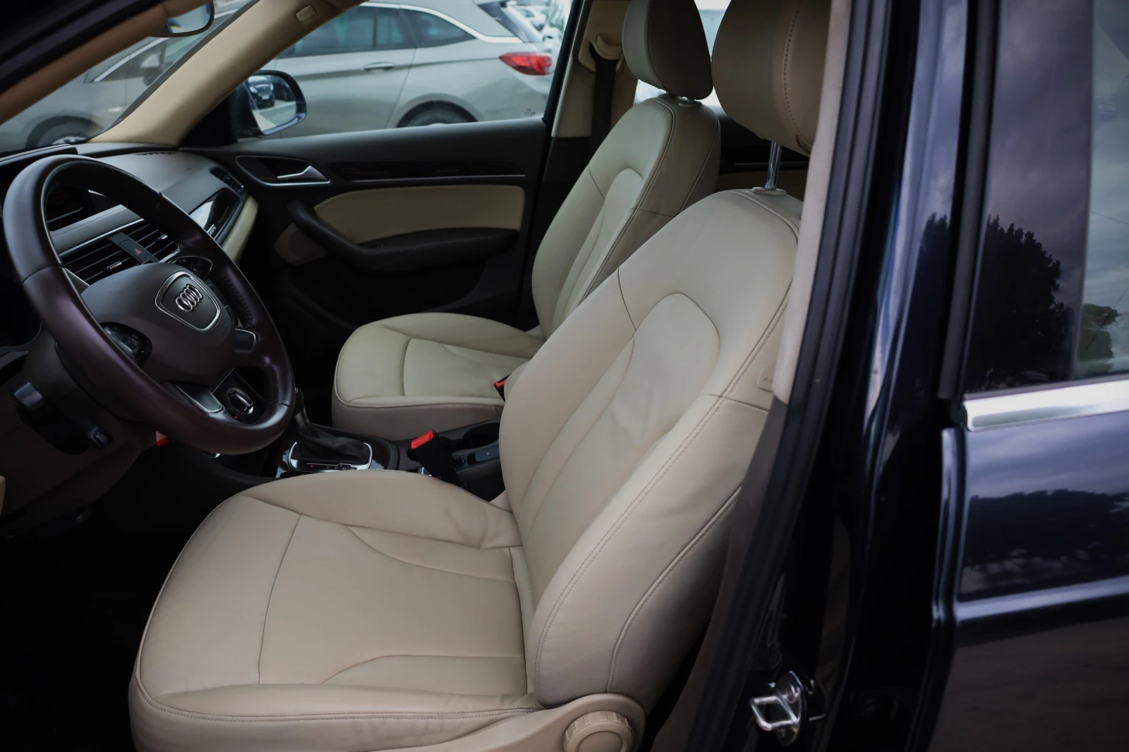 Audi Q3 2.0 Бензин, снимка 14 - Автомобили и джипове - 54669294