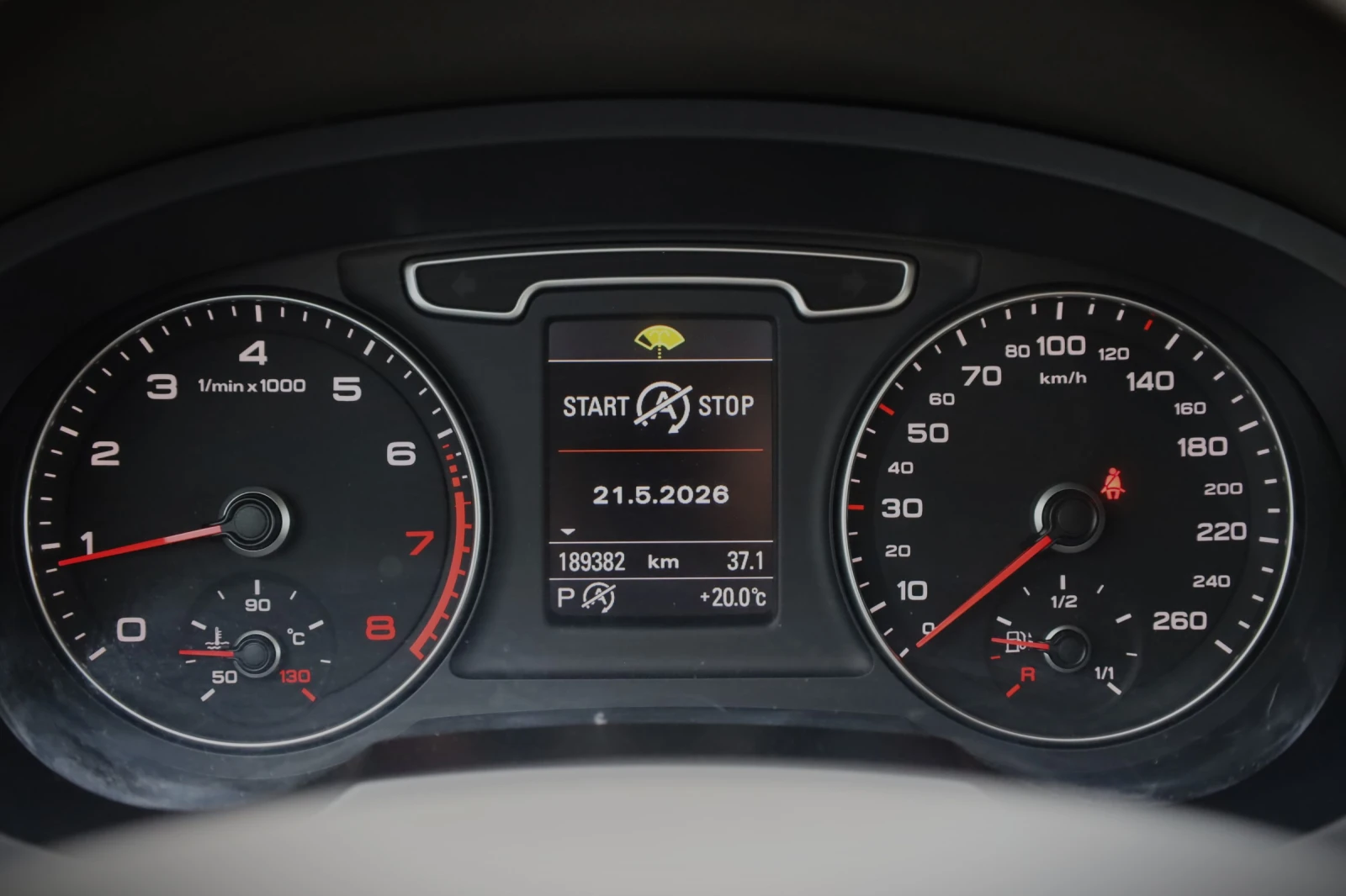 Audi Q3 2.0 Бензин, снимка 10 - Автомобили и джипове - 54669294