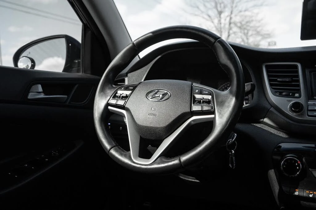 Hyundai Tucson Premium FWD АвтоКредит  (ЦЕНА ДО БГ), снимка 5 - Автомобили и джипове - 54693503