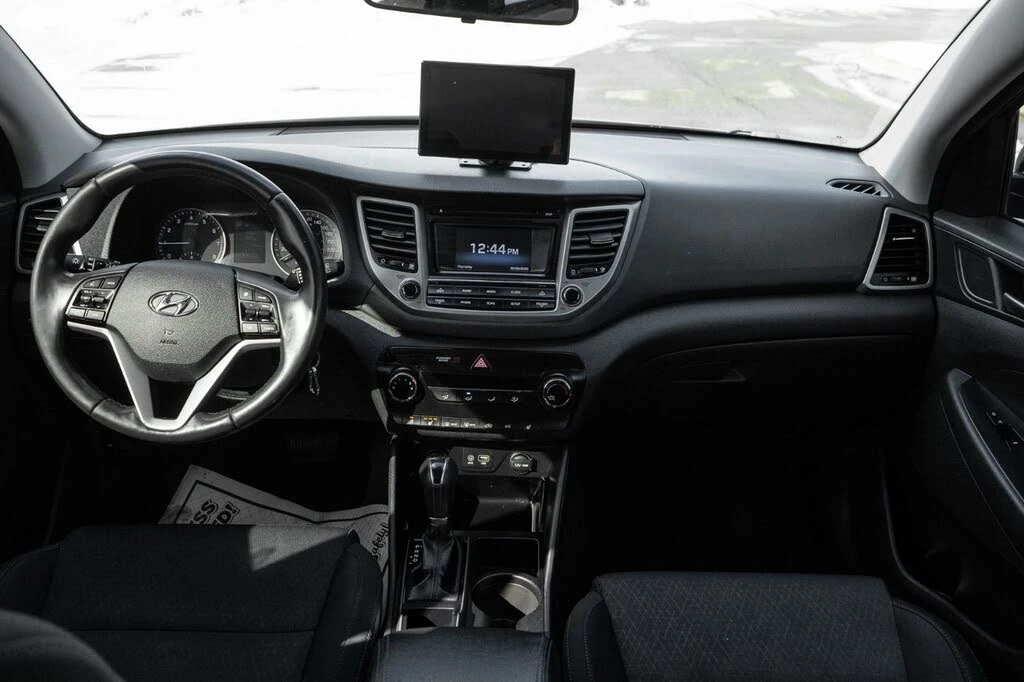 Hyundai Tucson Premium FWD АвтоКредит  (ЦЕНА ДО БГ), снимка 7 - Автомобили и джипове - 54693503
