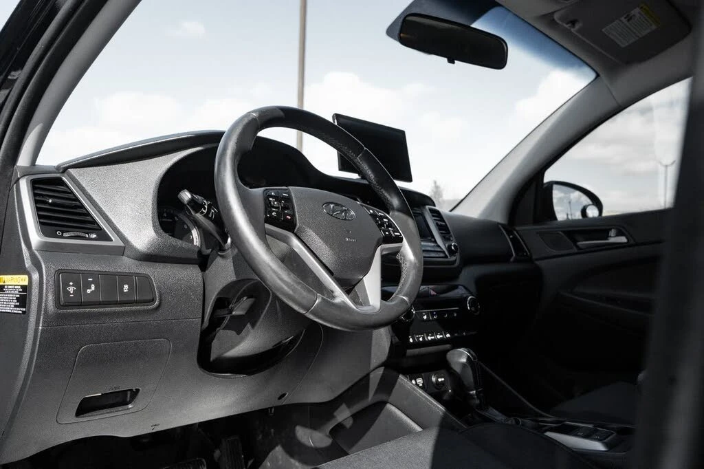 Hyundai Tucson Premium FWD АвтоКредит  (ЦЕНА ДО БГ), снимка 6 - Автомобили и джипове - 54693503