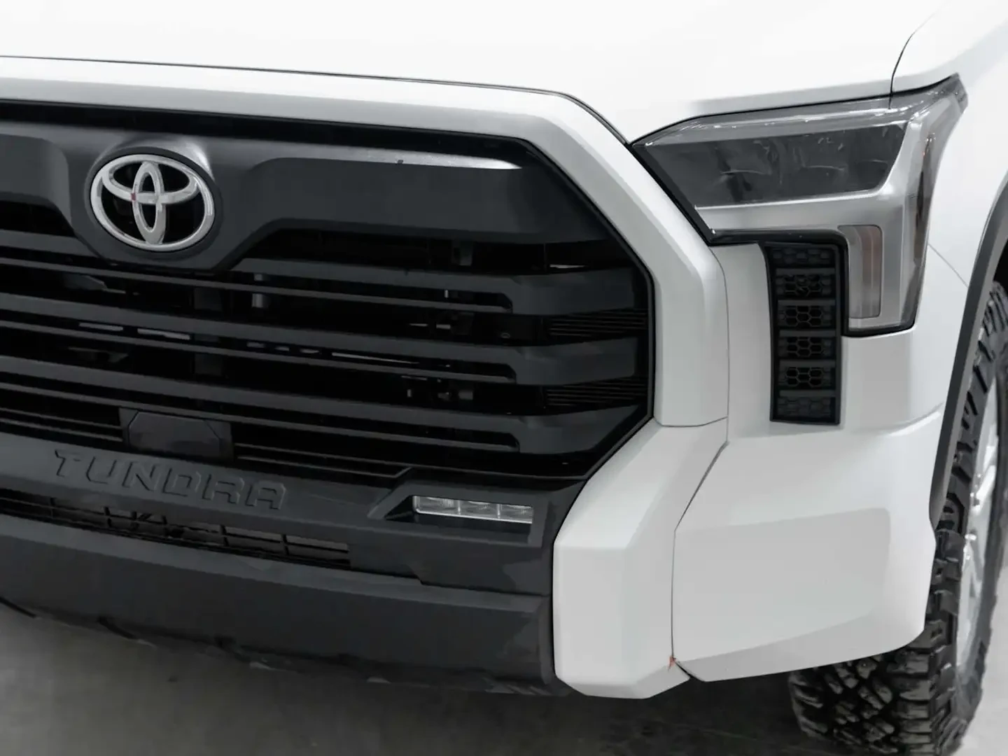 Toyota Tundra SR5* КЪСА БАЗА* ПОДГРЕВ НА ВОЛАН* КАМЕРА, снимка 2 - Автомобили и джипове - 55034866