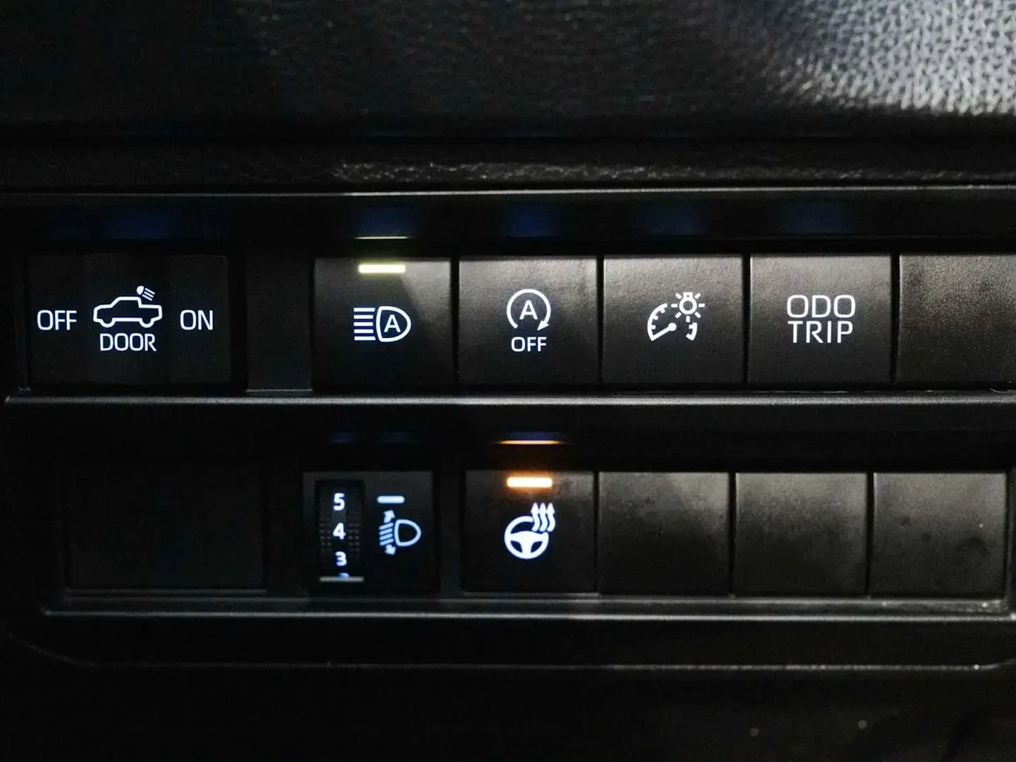 Toyota Tundra SR5* КЪСА БАЗА* ПОДГРЕВ НА ВОЛАН* КАМЕРА, снимка 13 - Автомобили и джипове - 55034866
