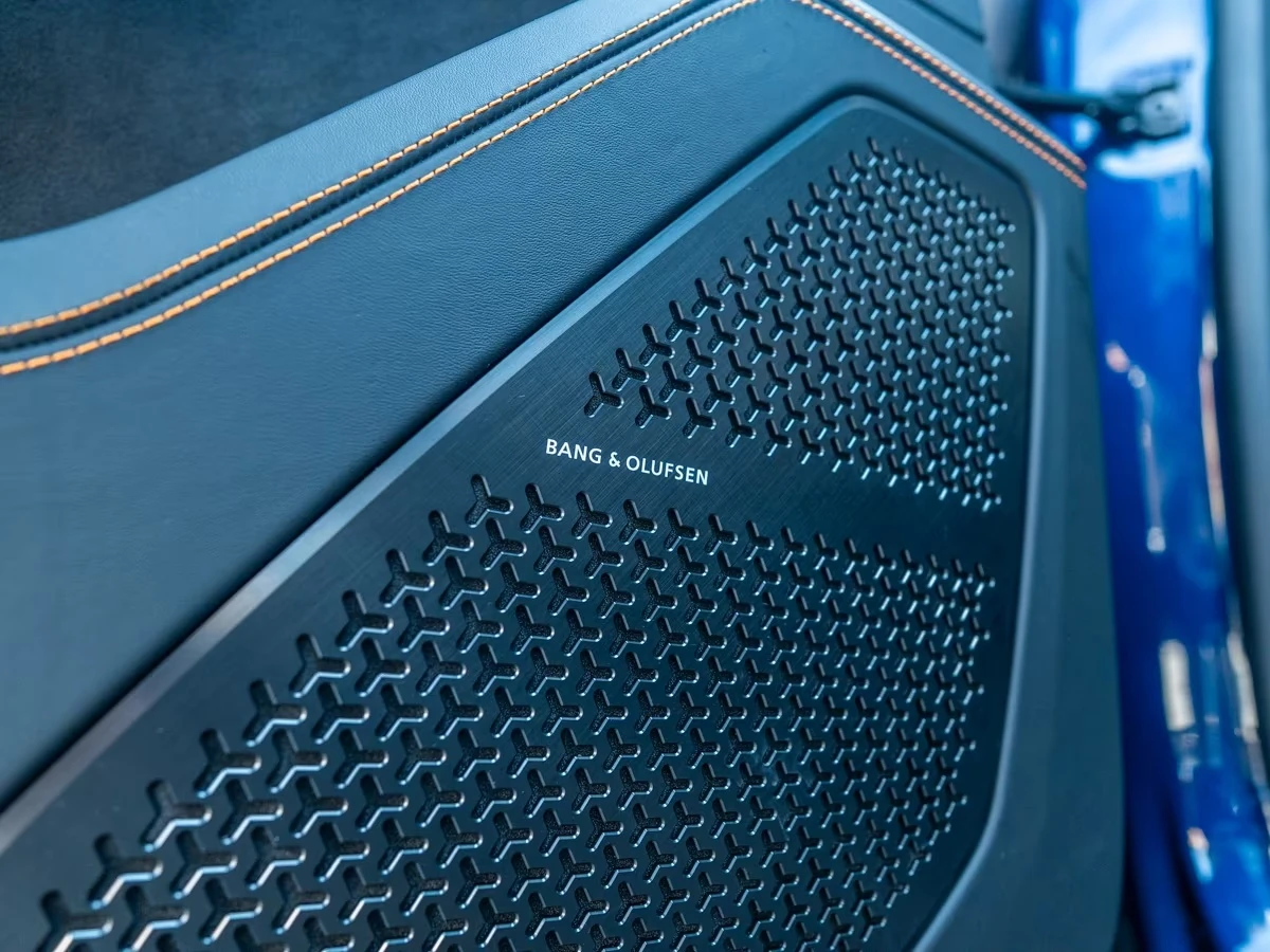 Lamborghini Urus SE PLUG-IN HYBRID AKRAPOVIC B&O KERAMIK PANORAMA , снимка 15 - Автомобили и джипове - 55645315