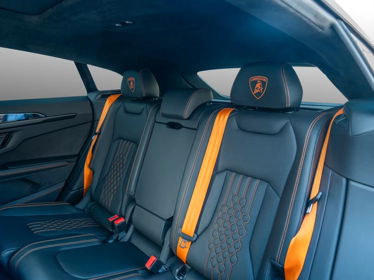 Lamborghini Urus SE PLUG-IN HYBRID AKRAPOVIC B&O KERAMIK PANORAMA , снимка 16 - Автомобили и джипове - 55645315