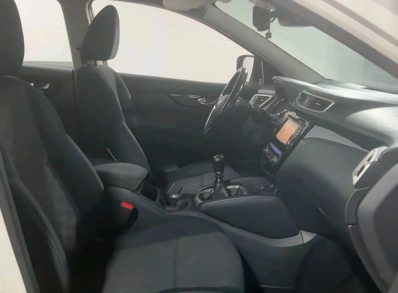 Nissan Qashqai 1.6 dci 130 к.с 360 КАМЕРИ KEYLESS ПАНОРАМА , снимка 8 - Автомобили и джипове - 56395095