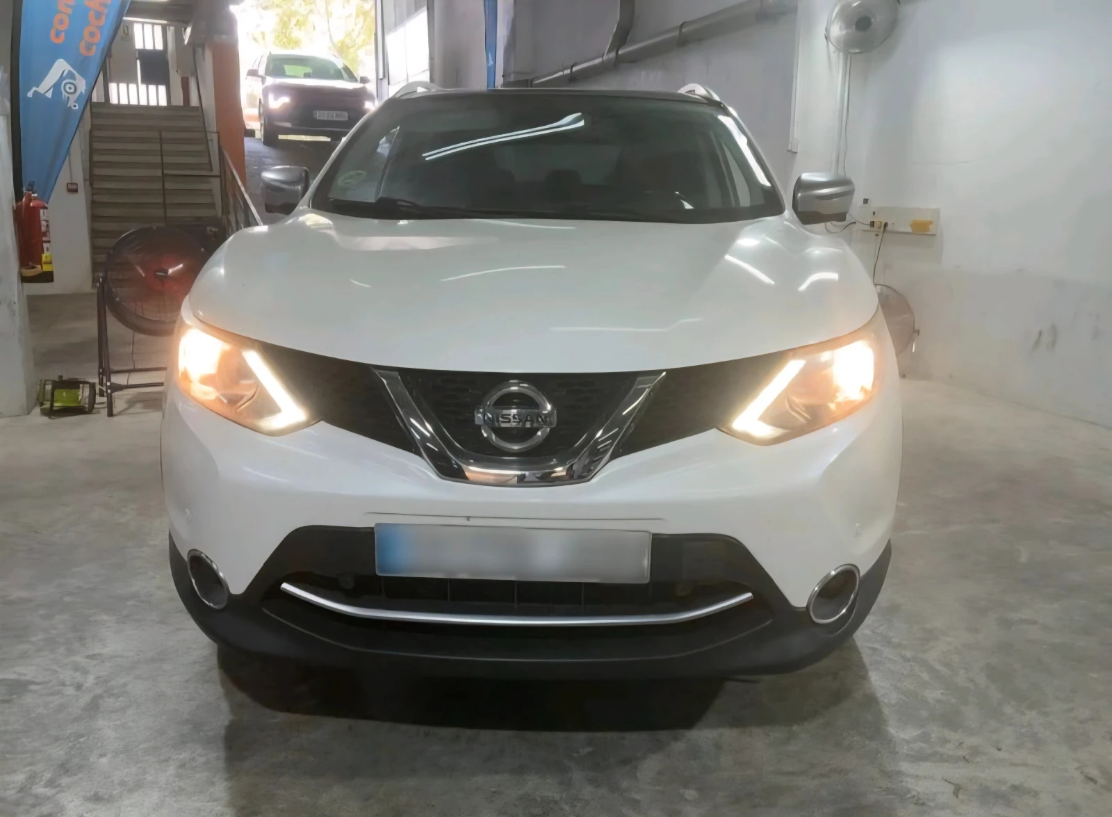 Nissan Qashqai 1.6 dci 130 к.с 360 КАМЕРИ KEYLESS ПАНОРАМА , снимка 2 - Автомобили и джипове - 56395095