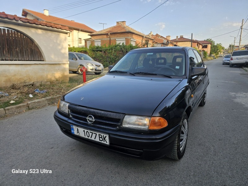 Opel Astra 1, 6 mono, снимка 1 - Автомобили и джипове - 46403456