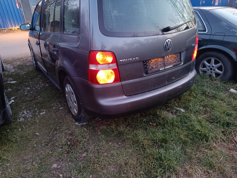 VW Touran 1.9TDI, снимка 4 - Автомобили и джипове - 49030250