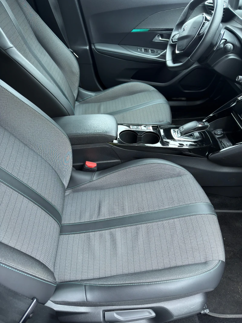 Peugeot 2008 ALLURE - EAT8 - TOP, снимка 9 - Автомобили и джипове - 52529467