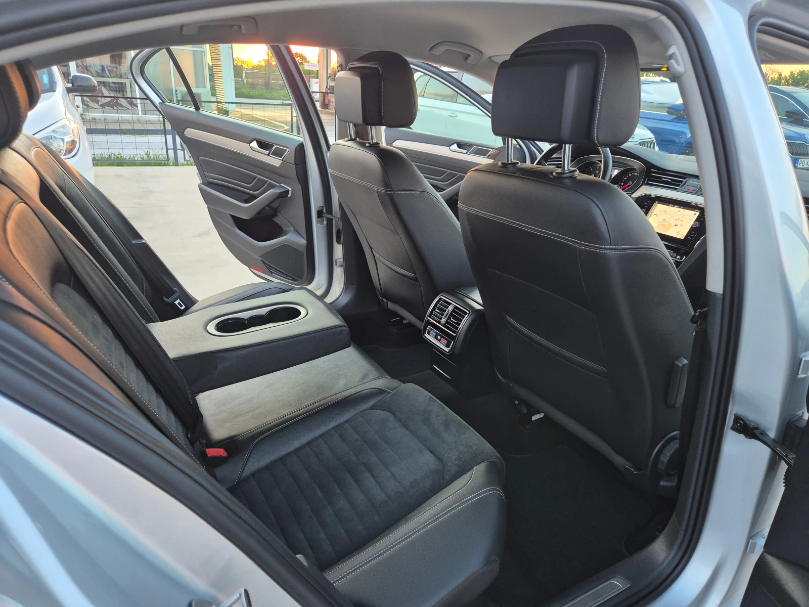 VW Passat ELEGANCE 2.0 TDI M/T 150kc - изображение 9