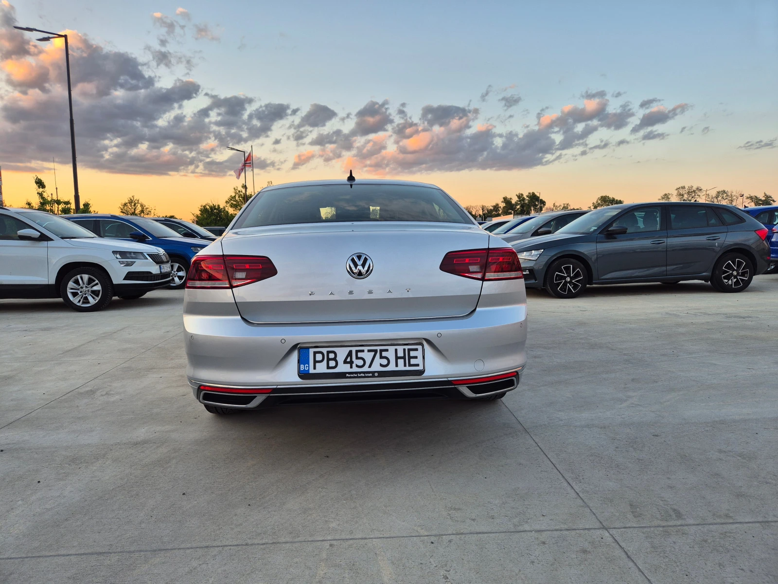 VW Passat ELEGANCE 2.0 TDI M/T 150kc - изображение 4