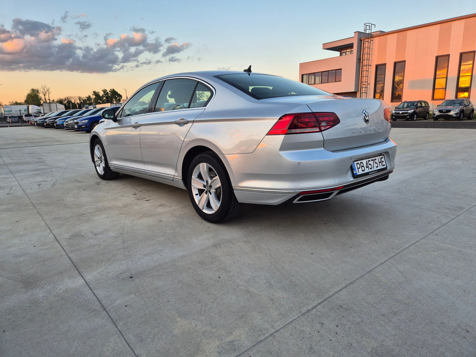 VW Passat ELEGANCE 2.0 TDI M/T 150kc - изображение 3