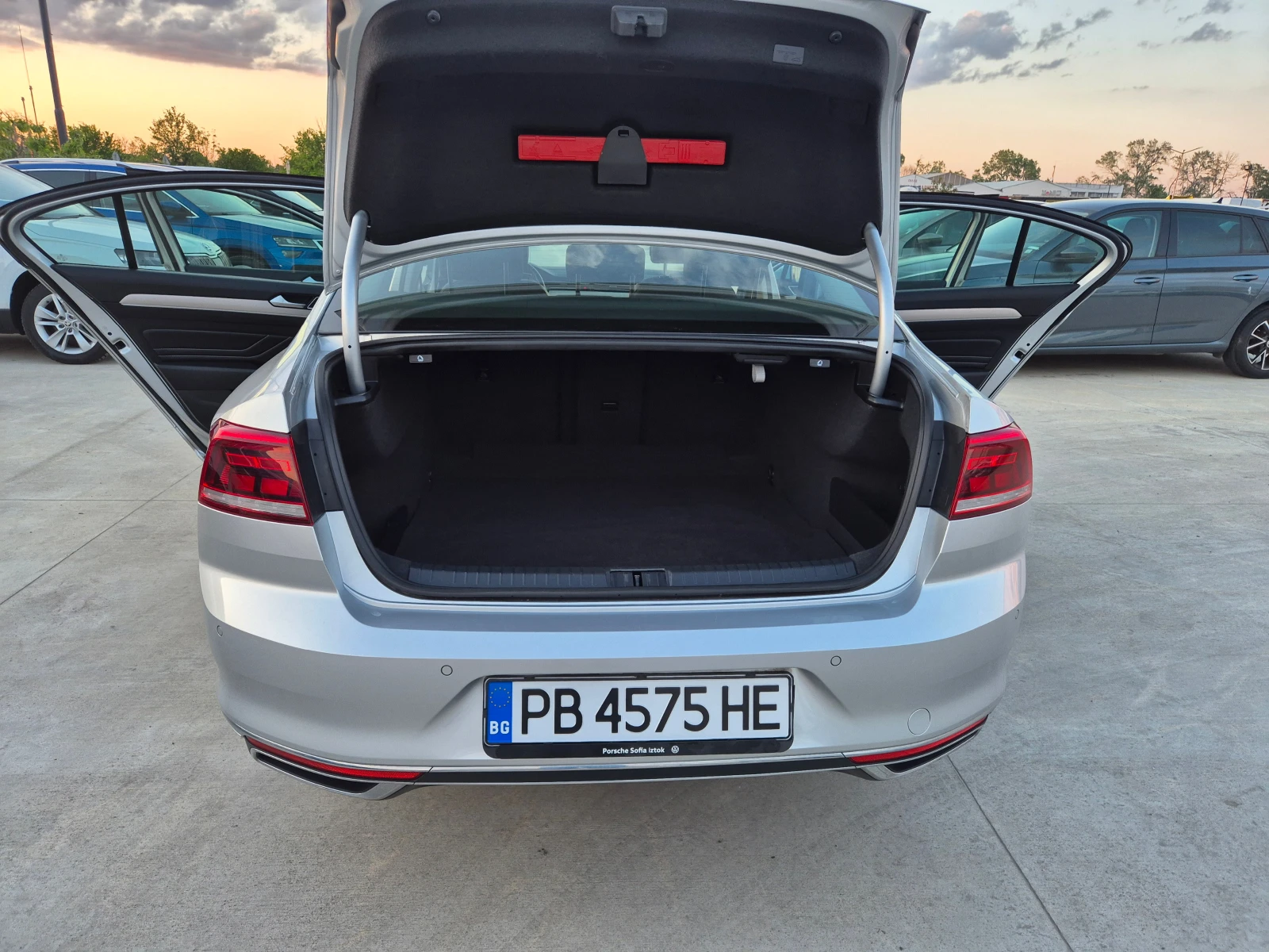 VW Passat ELEGANCE 2.0 TDI M/T 150kc - изображение 10