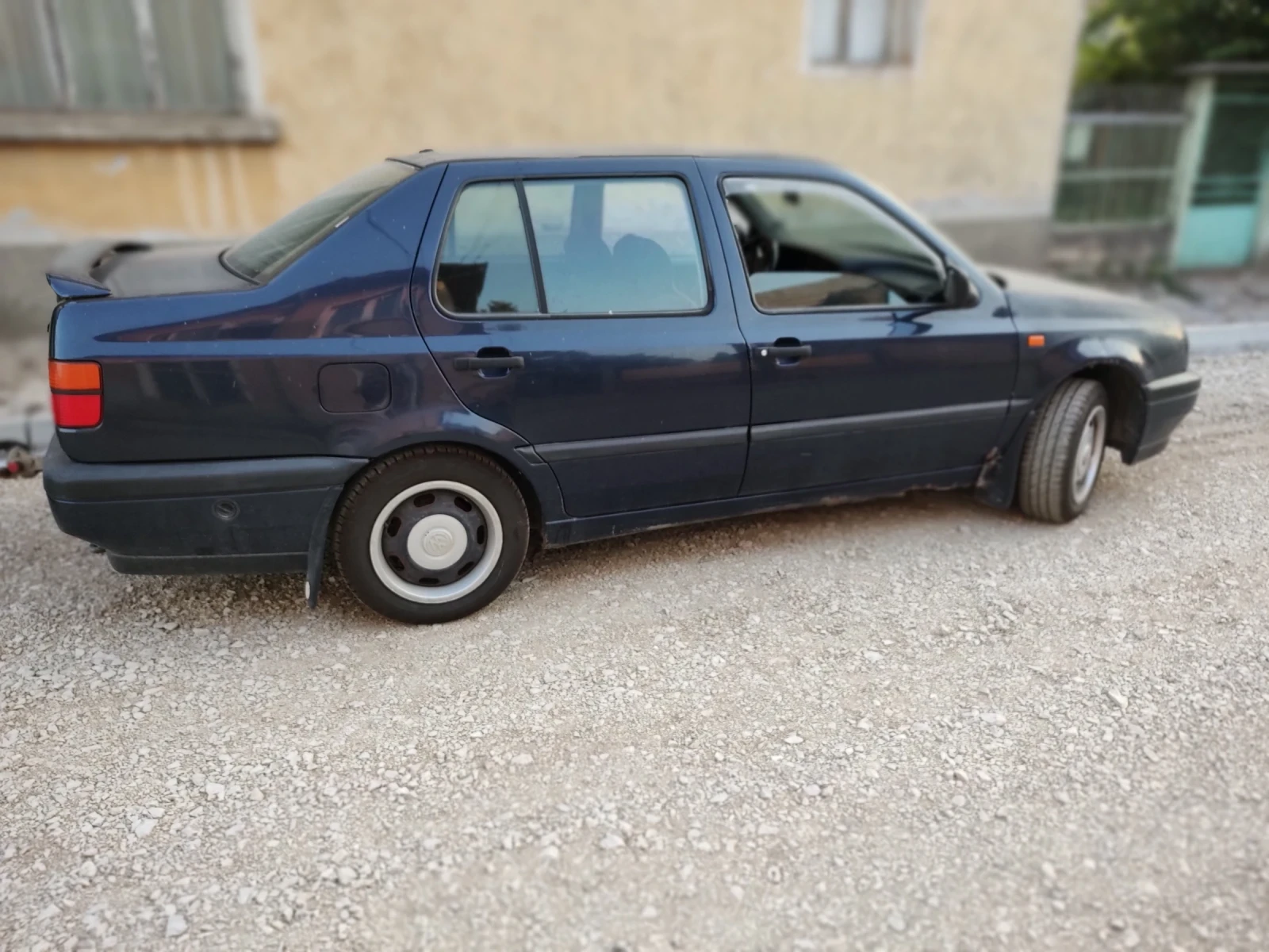 VW Vento 1.8 - изображение 5