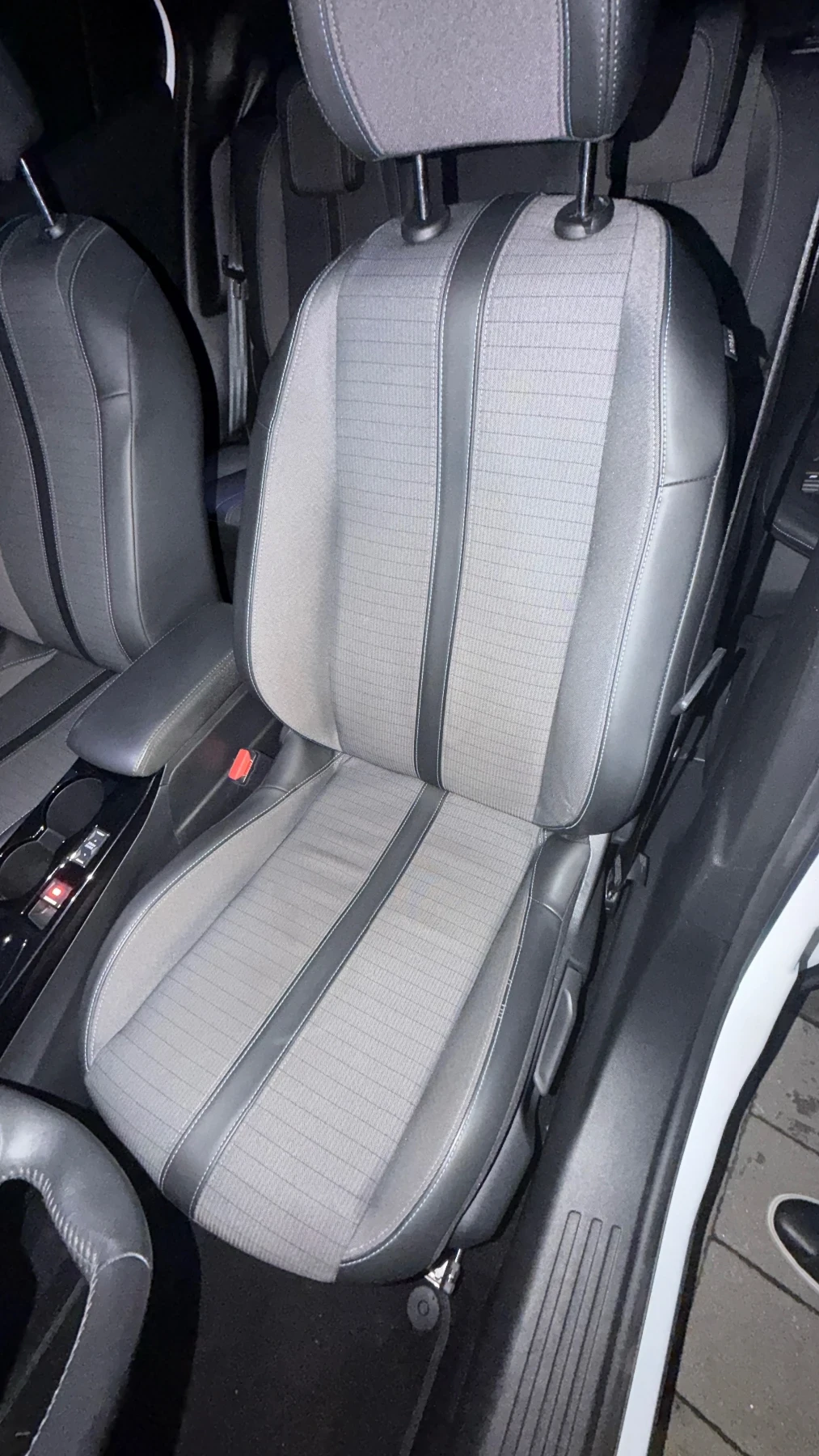 Peugeot 2008 ALLURE - изображение 9