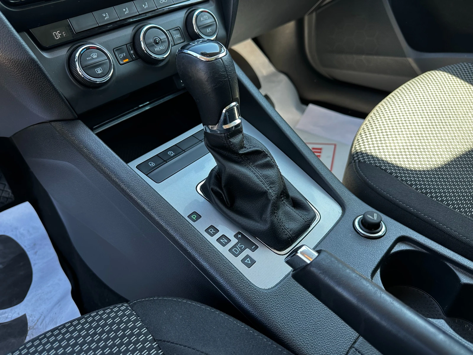 Skoda Octavia 2.0d 150 к.с./ГАРАНЦИЯ/БАРТЕР/ЛИЗИНГ/КОМЕНТАР, снимка 12 - Автомобили и джипове - 53040363
