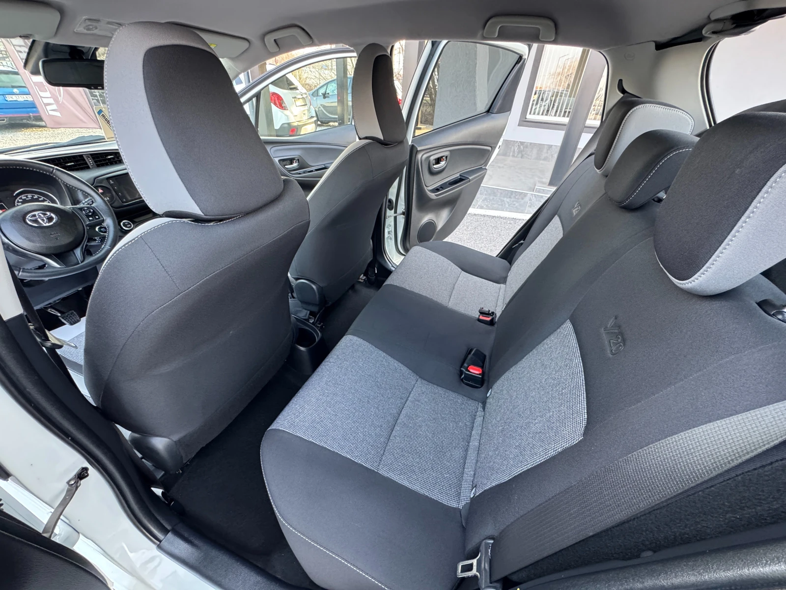 Toyota Yaris 1.5 BI-TONE НОВ ВНОС, снимка 12 - Автомобили и джипове - 53753848