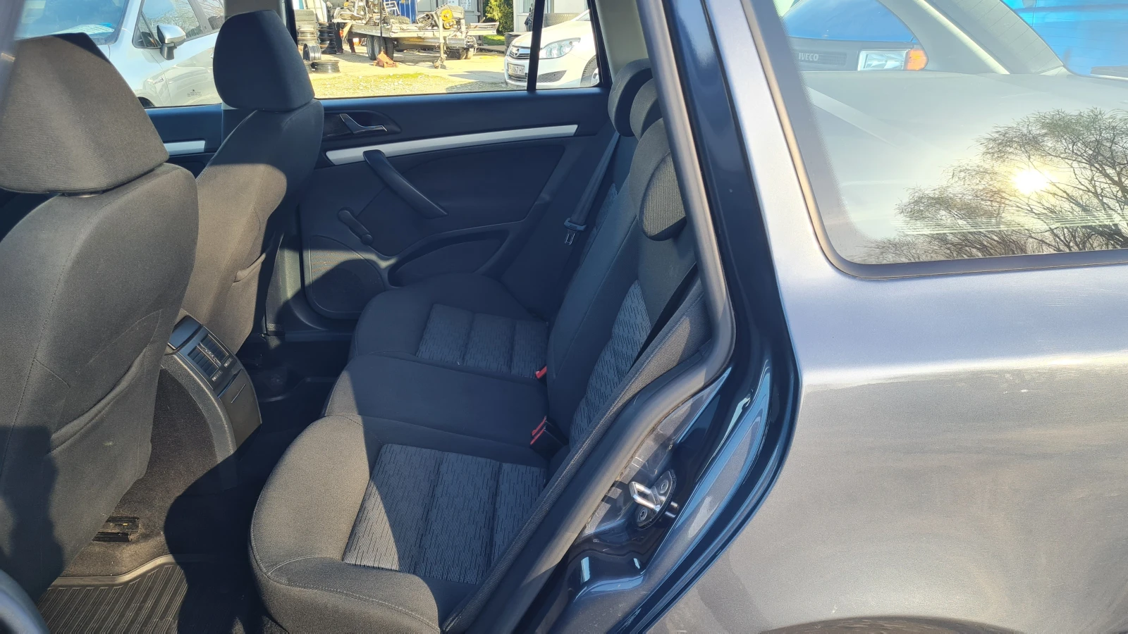 Skoda Octavia 1.6 TDI, снимка 13 - Автомобили и джипове - 53800317