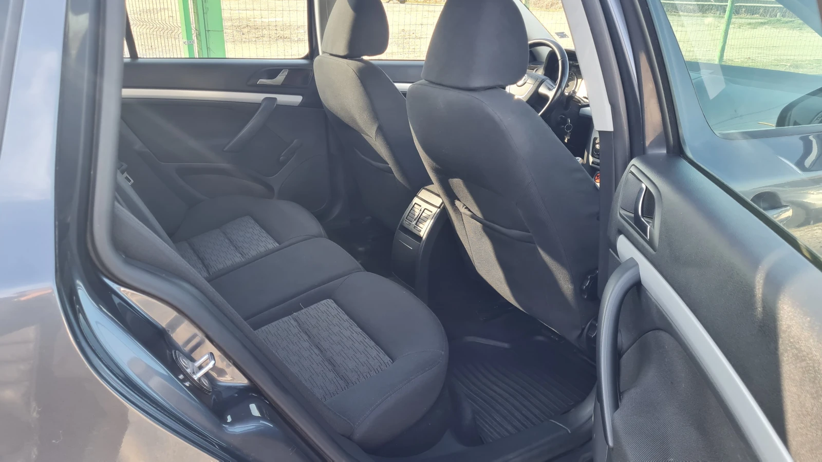 Skoda Octavia 1.6 TDI, снимка 11 - Автомобили и джипове - 53800317