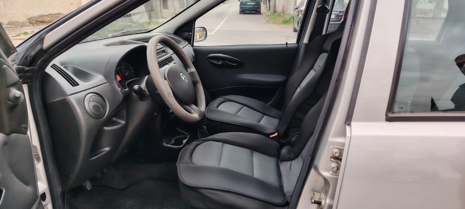 Fiat Punto 1.3 мултижет, снимка 10 - Автомобили и джипове - 53903169