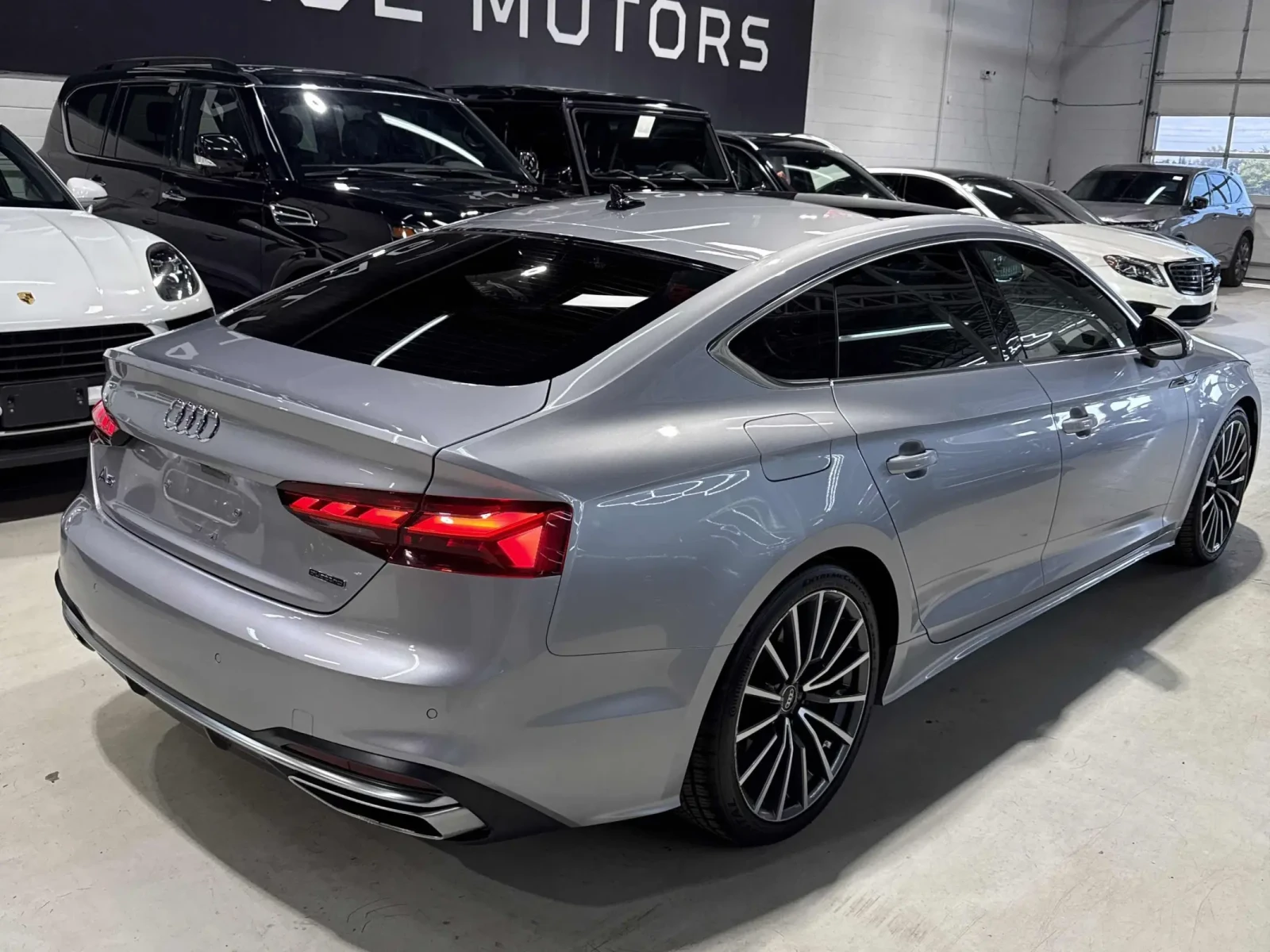 Audi A5 KOMFORT * 2 КЛЮЧА * CARFAX * АВТО КРЕДИТ * , снимка 4 - Автомобили и джипове - 54756071
