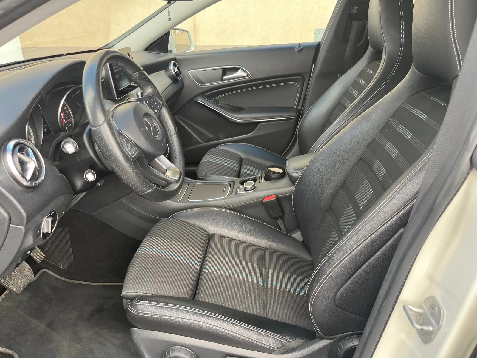 Mercedes-Benz CLA 200 C117, снимка 5 - Автомобили и джипове - 55523785