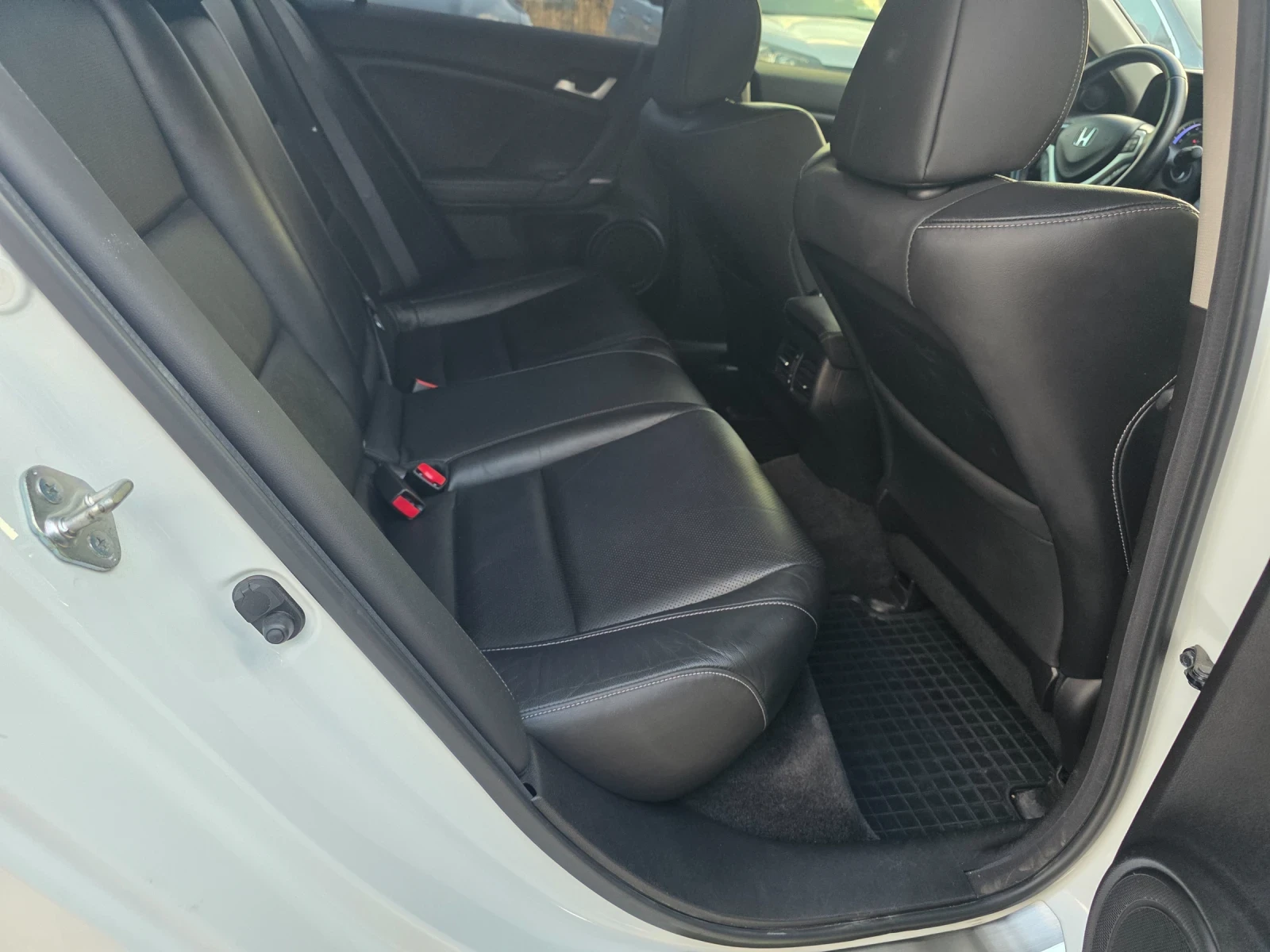 Honda Accord FULL SERVICE Distronik 2, 4i Navi Kamera Лук, снимка 10 - Автомобили и джипове - 55551800