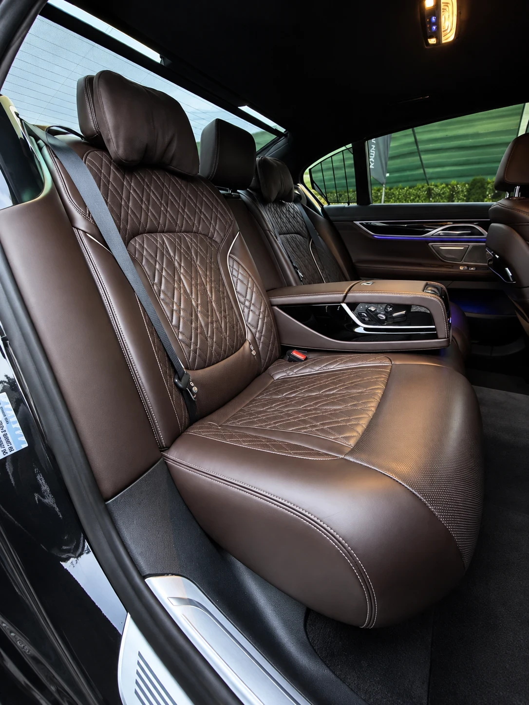 BMW 740 M-SPORT| INDIVIDUAL| X-DRIVE| FULL| ЛИЗИНГ, снимка 9 - Автомобили и джипове - 55629628
