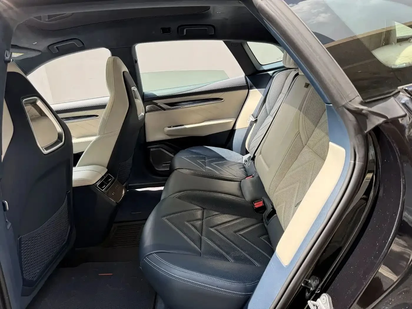 Zeekr 001, снимка 14 - Автомобили и джипове - 56706619