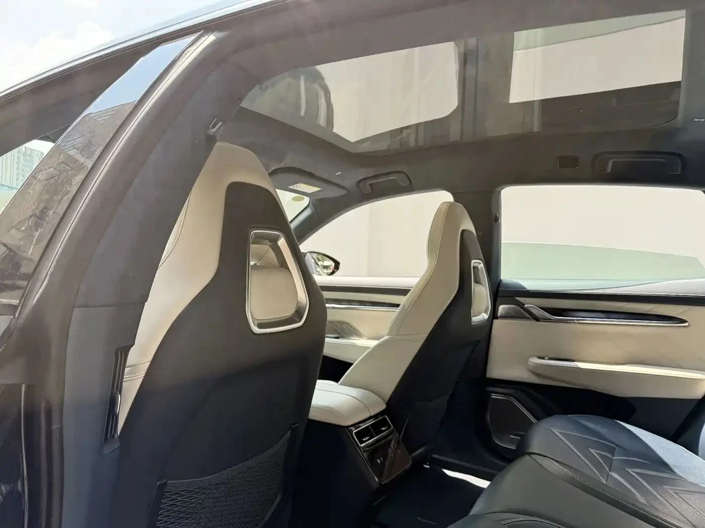 Zeekr 001, снимка 16 - Автомобили и джипове - 56706619