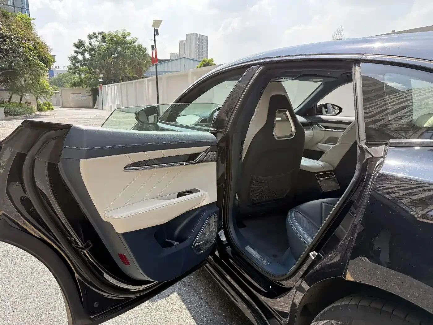 Zeekr 001, снимка 15 - Автомобили и джипове - 56706619