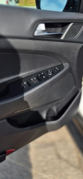 Hyundai Tucson 1.7CRDI* NAVI* CAMERA* KEYLESS* LINE ASSISTANT - 10900 € / 21318.55 лв. - 10713120 7