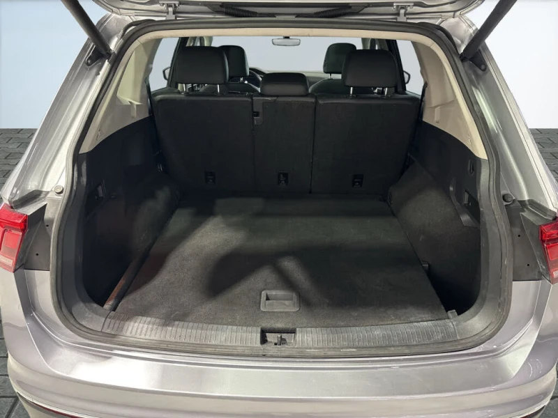 VW Tiguan Highline 4Motion* АвтоКредит* (Цена до БГ) , снимка 5 - Автомобили и джипове - 53448303