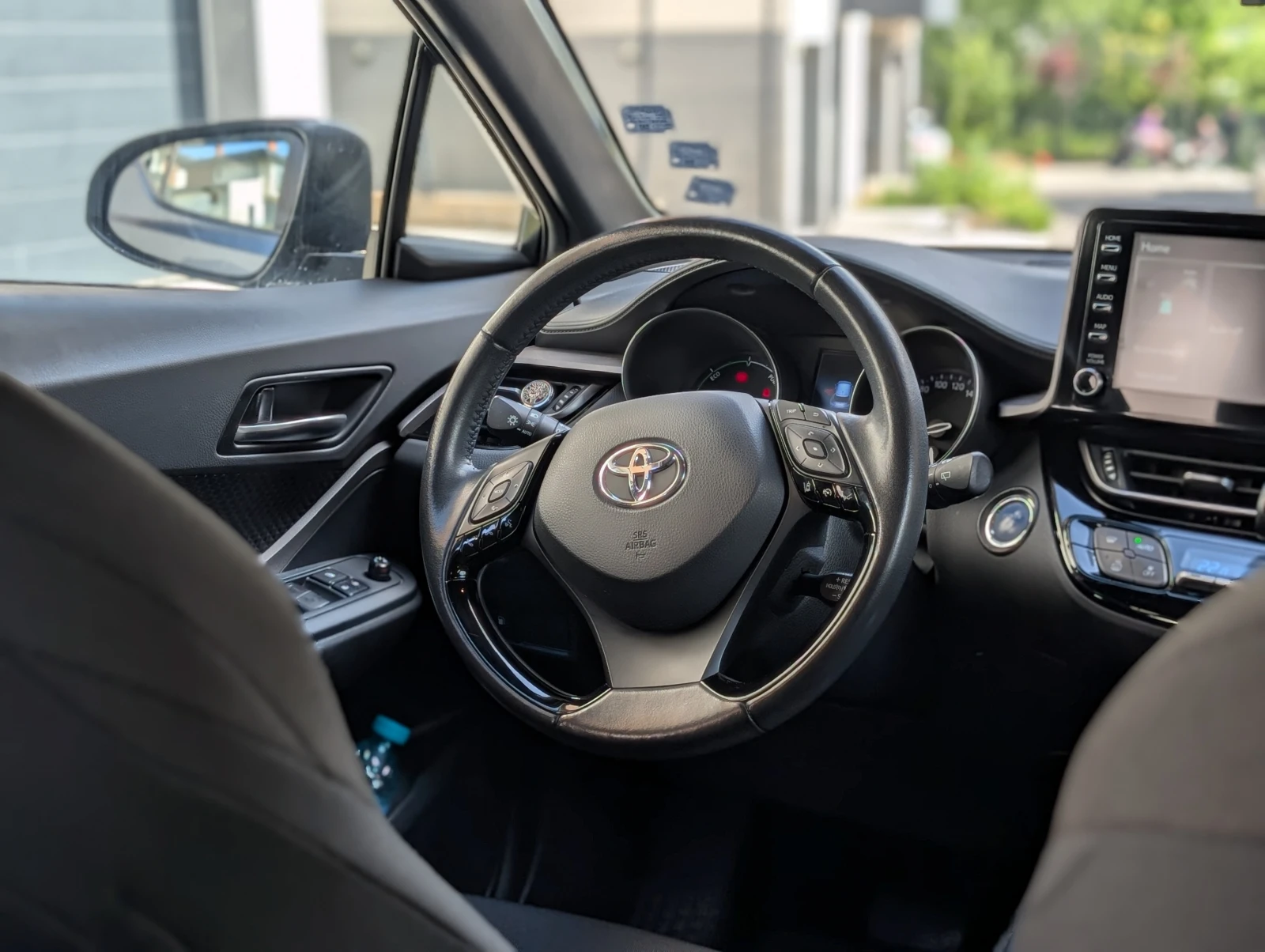 Toyota C-HR 1.8 Hybrid | 2021 | 40000 км | ГАРАЖЕН | 1-ви соб - изображение 10