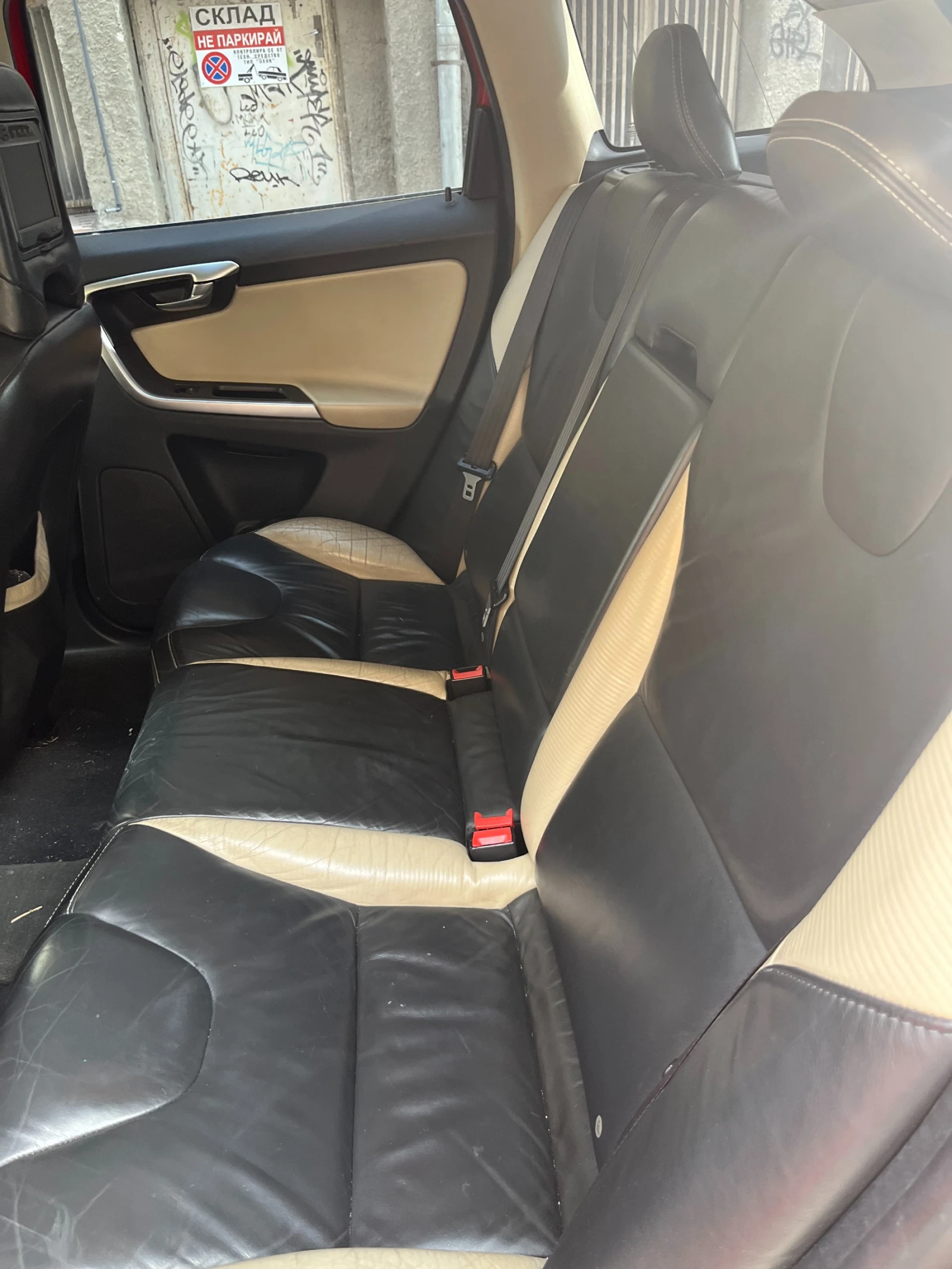 Volvo XC60 D5, R-Design, снимка 6 - Автомобили и джипове - 54015484