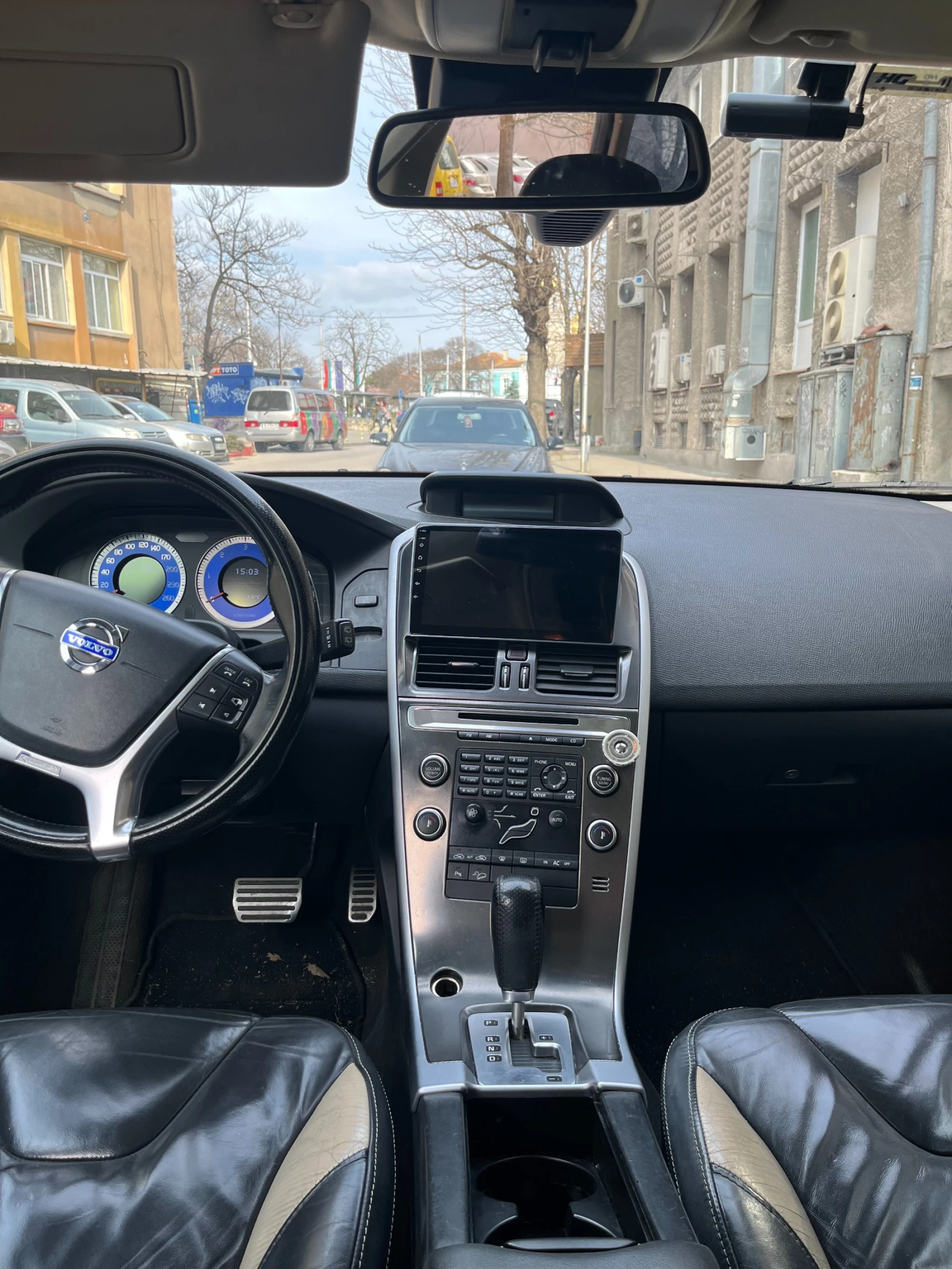 Volvo XC60 D5, R-Design, снимка 7 - Автомобили и джипове - 54015484