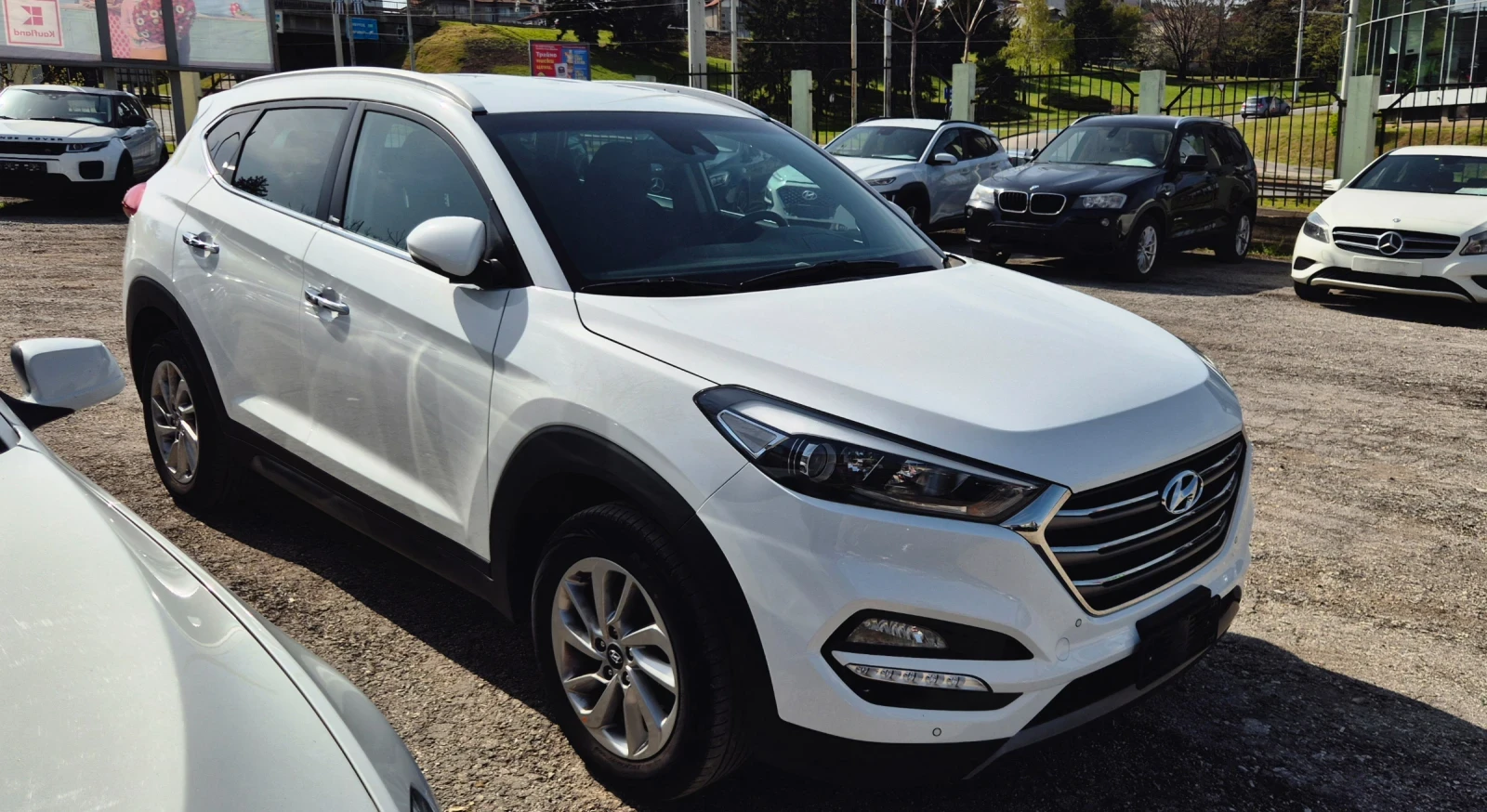 Hyundai Tucson 1.7CRDI* NAVI* CAMERA* KEYLESS* LINE ASSISTANT, снимка 2 - Автомобили и джипове - 54179339