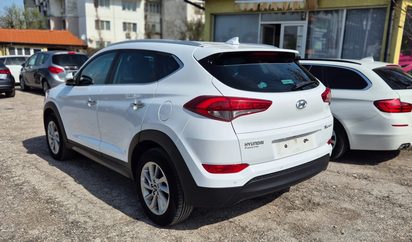 Hyundai Tucson 1.7CRDI* NAVI* CAMERA* KEYLESS* LINE ASSISTANT, снимка 4 - Автомобили и джипове - 54179339