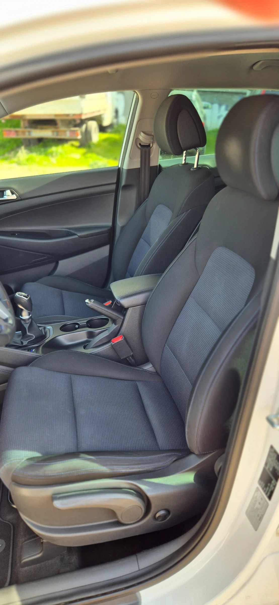 Hyundai Tucson 1.7CRDI* NAVI* CAMERA* KEYLESS* LINE ASSISTANT, снимка 8 - Автомобили и джипове - 54179339