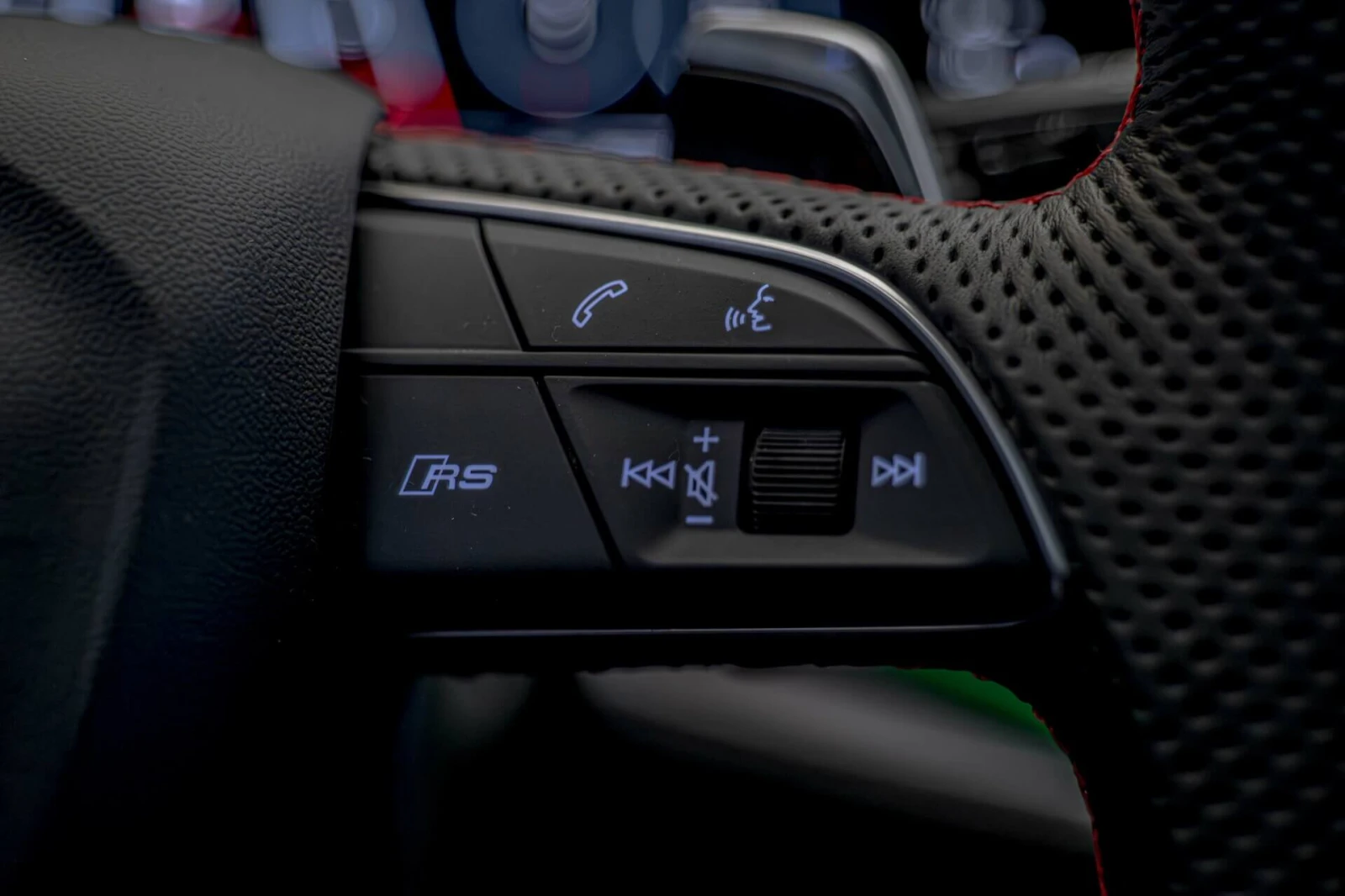 Audi RSQ8 Perf/Bang&Olufsen/Exclusiv/Dist/3D Камера/Пано, снимка 13 - Автомобили и джипове - 54973034