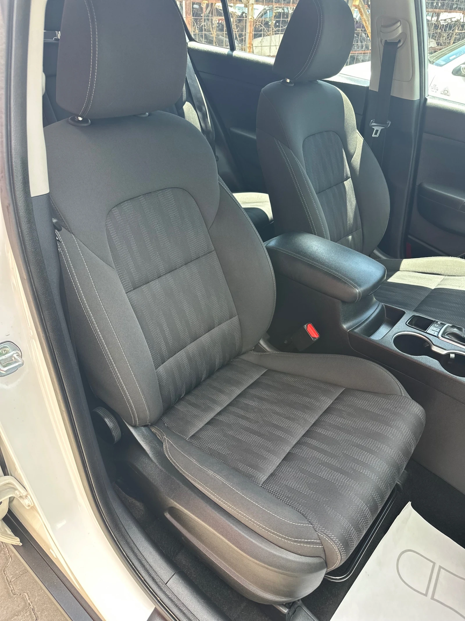 Kia Sportage 2.0CRDi* 135kc* PLATIN* * * , снимка 12 - Автомобили и джипове - 55278117