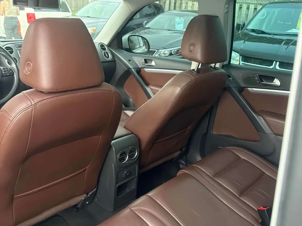 VW Tiguan * 4MOTION 4dr Auto * CARFAX * БЕЗ ПЪРВОНАЧАЛНА ВНО, снимка 14 - Автомобили и джипове - 56252690
