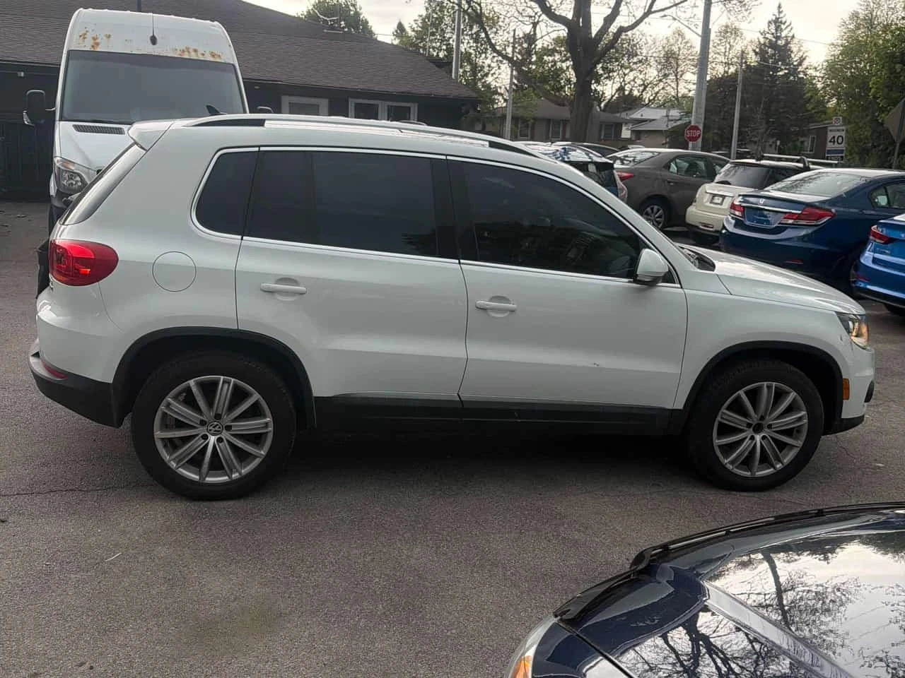 VW Tiguan * 4MOTION 4dr Auto * CARFAX * БЕЗ ПЪРВОНАЧАЛНА ВНО, снимка 3 - Автомобили и джипове - 56252690
