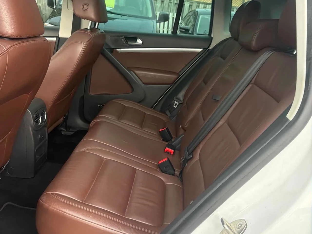VW Tiguan * 4MOTION 4dr Auto * CARFAX * БЕЗ ПЪРВОНАЧАЛНА ВНО, снимка 13 - Автомобили и джипове - 56252690