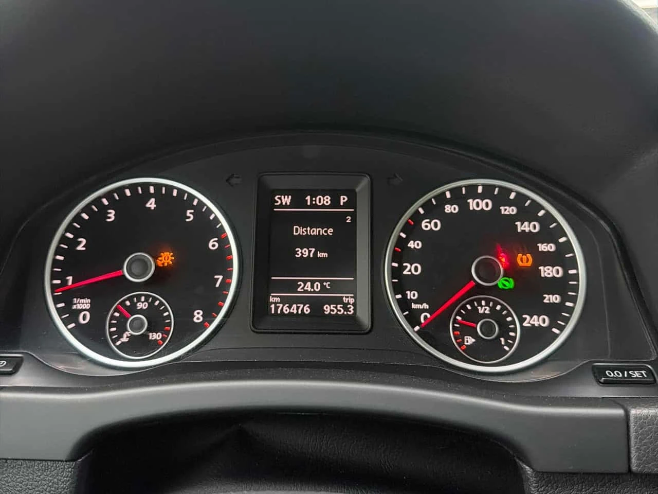 VW Tiguan * 4MOTION 4dr Auto * CARFAX * БЕЗ ПЪРВОНАЧАЛНА ВНО, снимка 8 - Автомобили и джипове - 56252690